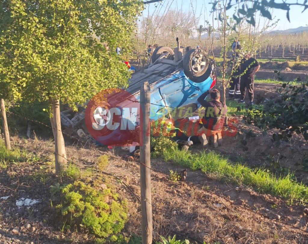 🔴 Volcamiento de vehículo en sector Pupilla dejó un herido en Palmilla